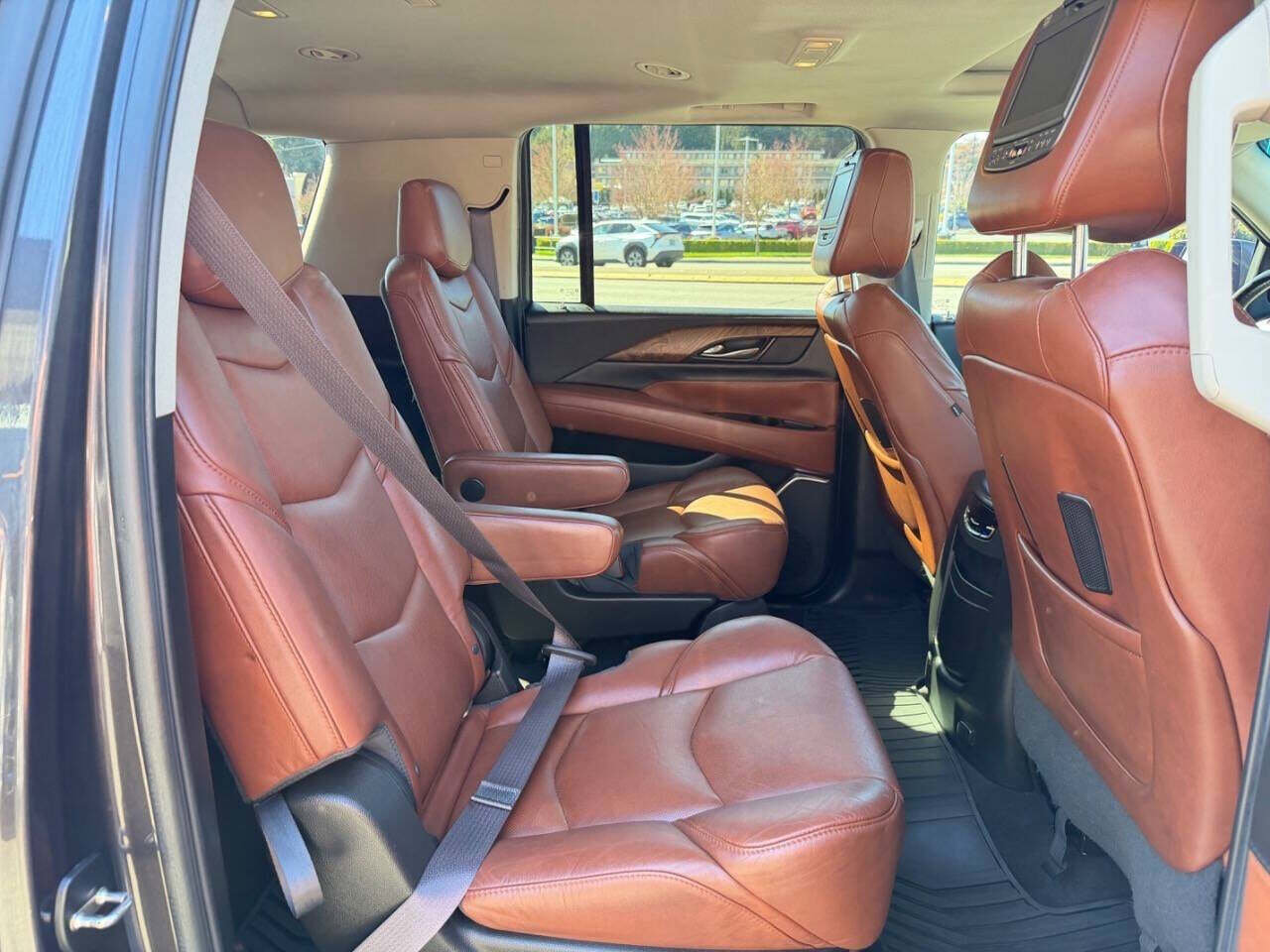 Used 2017 Cadillac Escalade ESV Luxury image 26