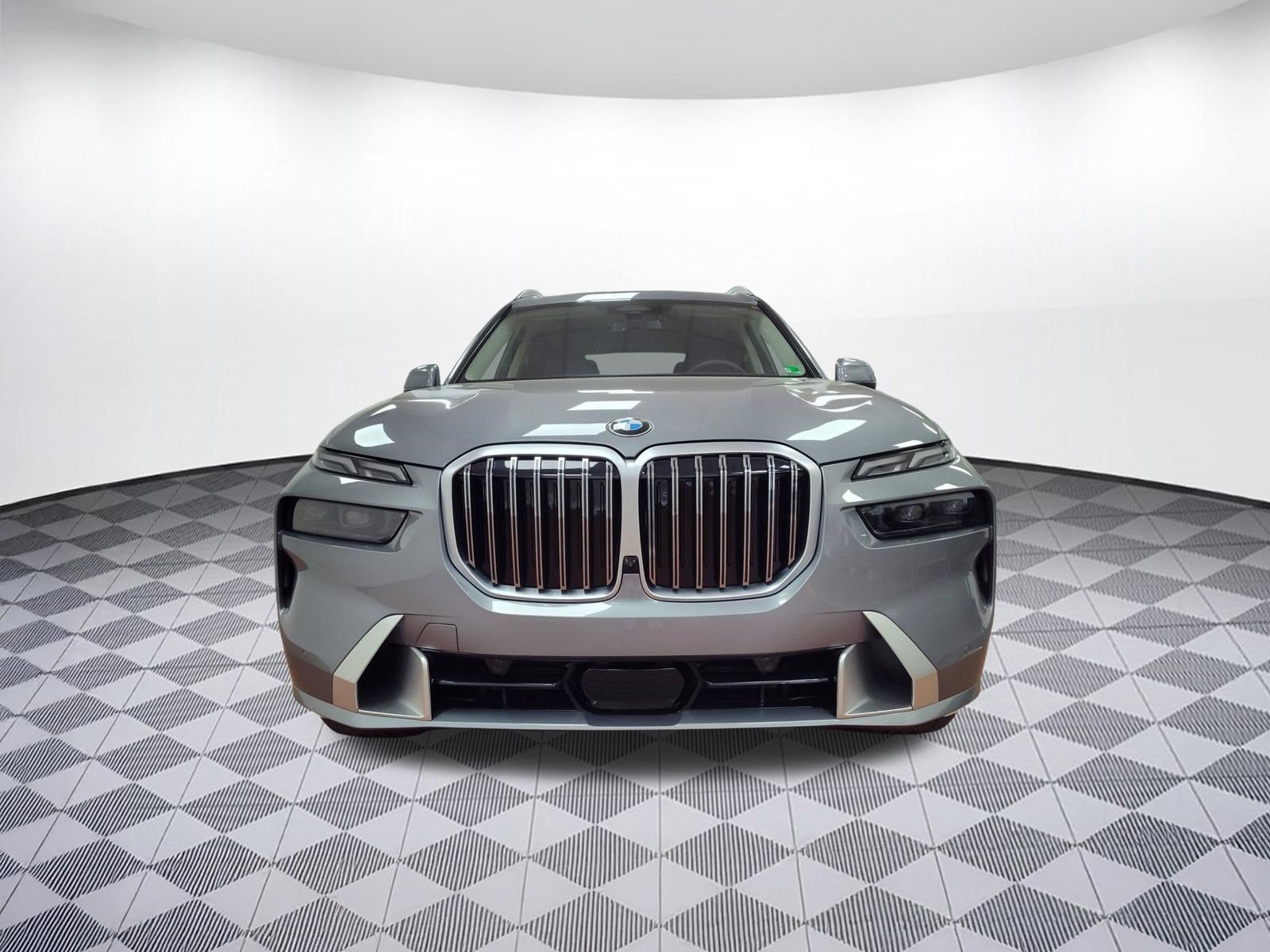 Used 2025 BMW X7 xDrive40i w/ Premium Package AWD/4WD image 6
