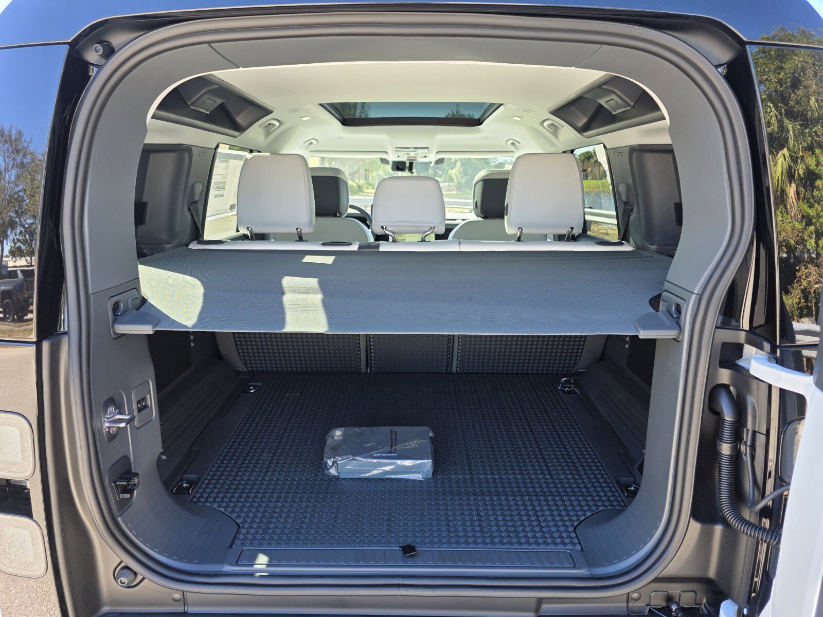 Used 2026 Land Rover Defender 110 S image 15