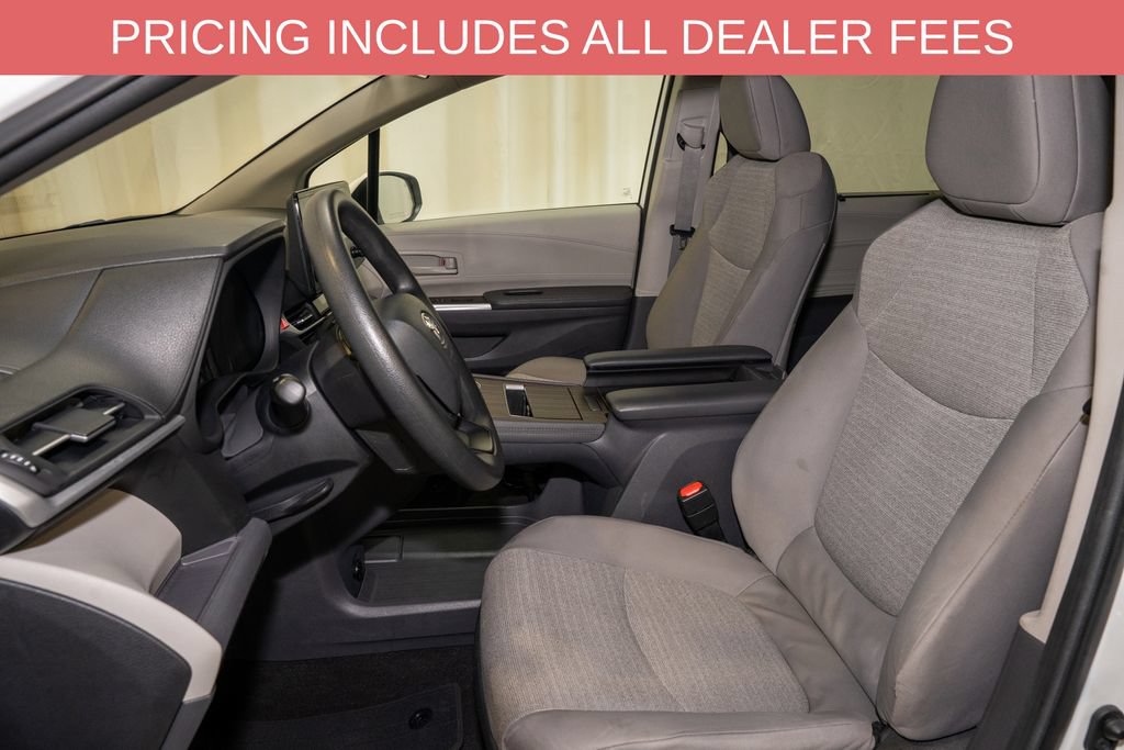 Used 2024 Toyota Sienna LE FWD image 10