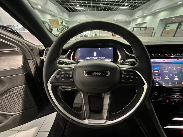 Used 2025 Jeep Grand Cherokee L Limited image 17