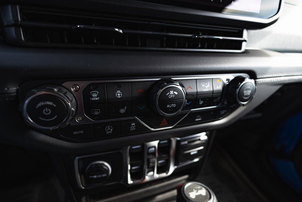 New 2025 Jeep Wrangler Sahara image 20