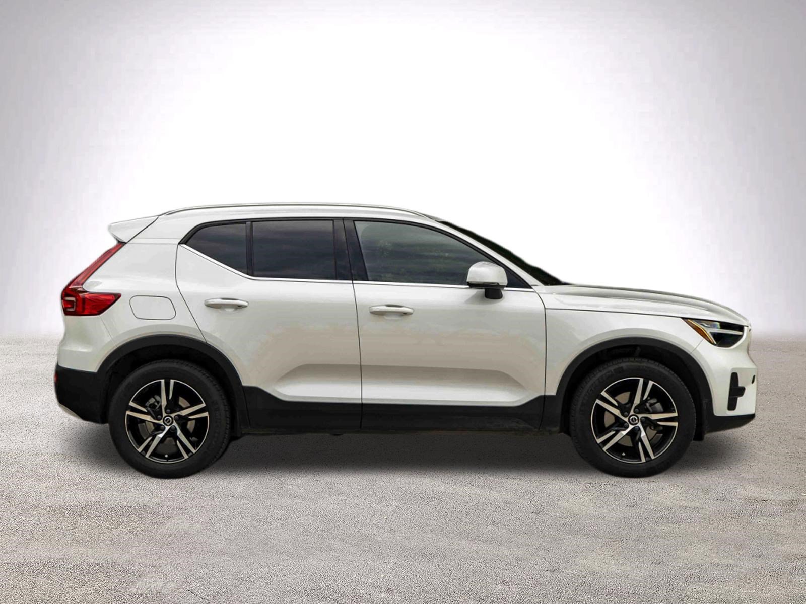 Used 2025 Volvo XC40 B5 Core AWD/4WD image 10
