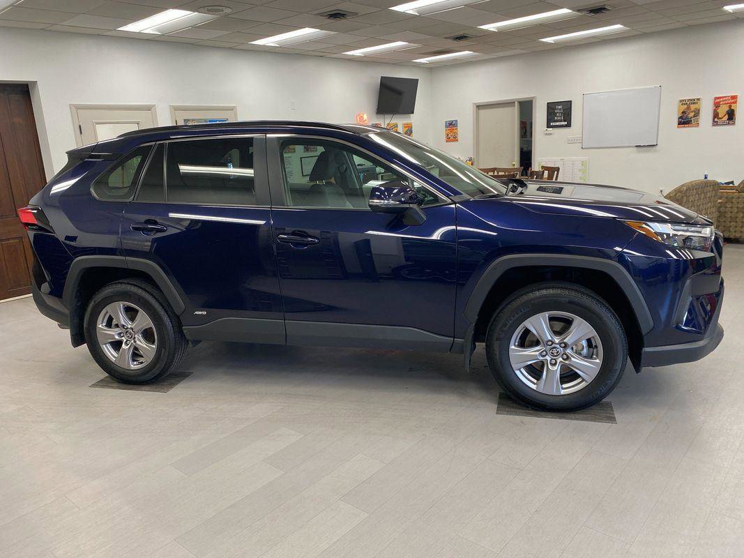 Used 2025 Toyota RAV4 XLE image 9