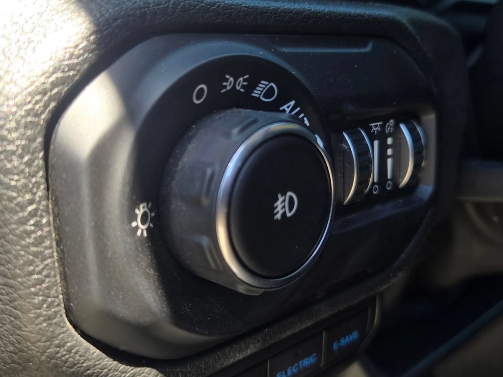 Used 2021 Jeep Wrangler Unlimited Sahara AWD/4WD image 13