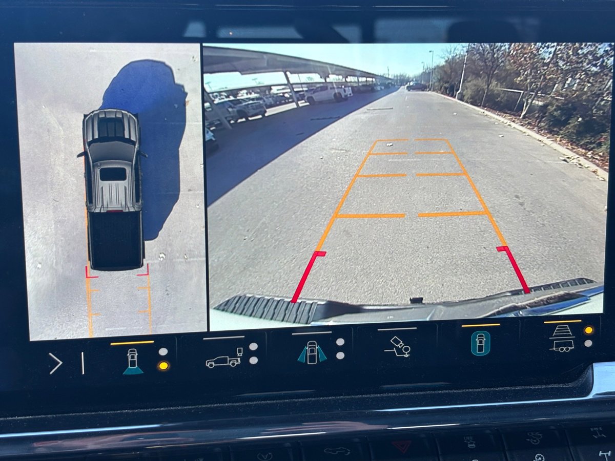 Used 2023 Chevrolet Silverado 1500 ZR2 w/ Technology Package image 9