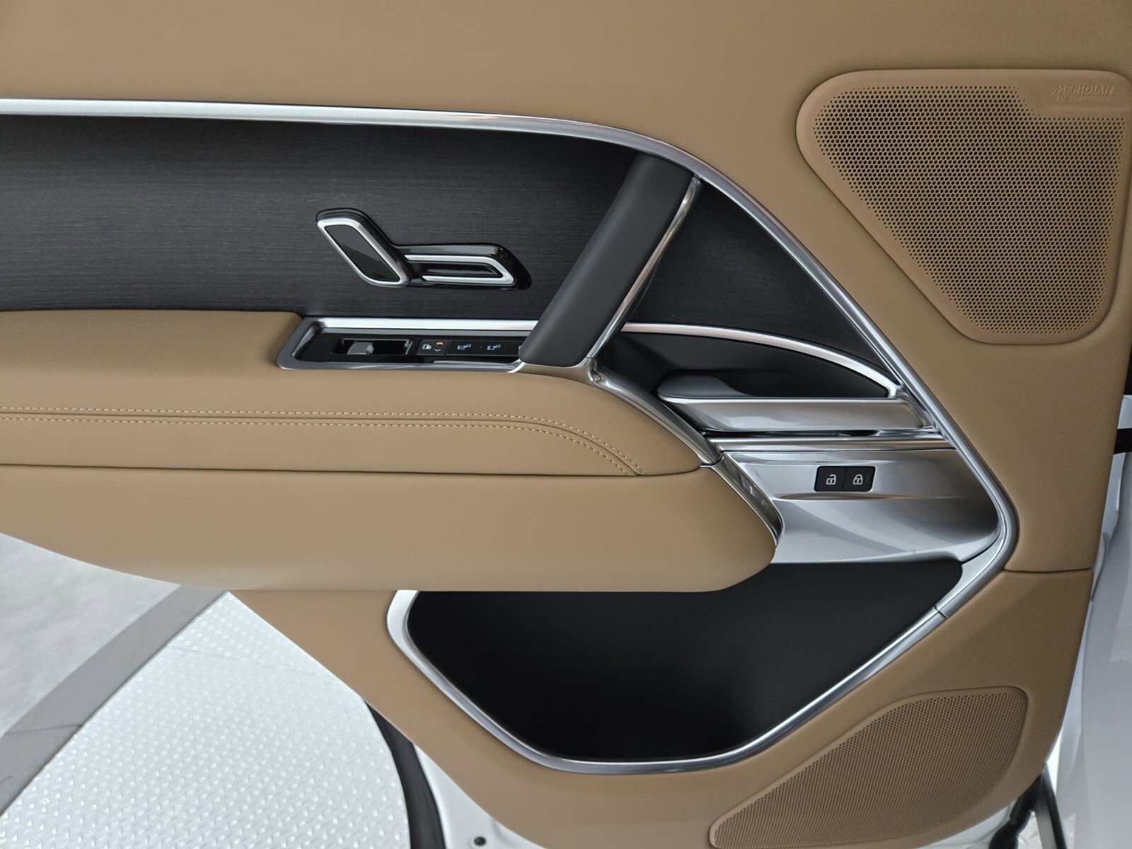 New 2025 Land Rover Range Rover SE image 20