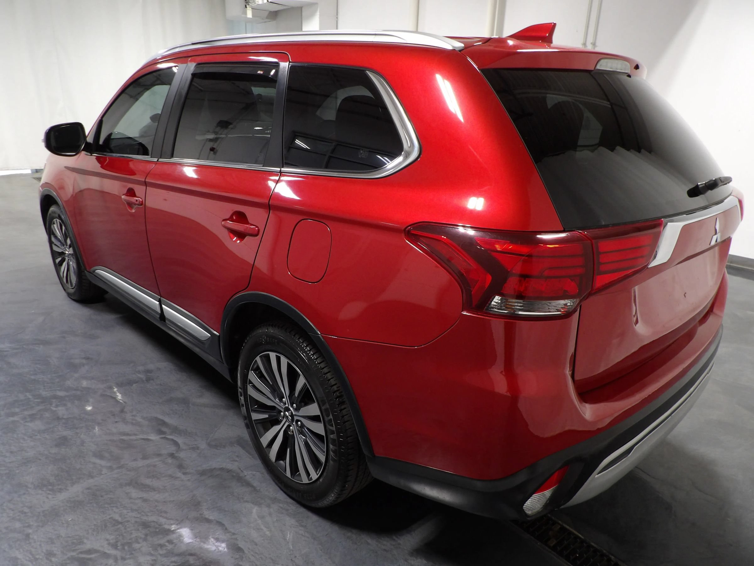 Used 2019 Mitsubishi Outlander SEL AWD/4WD image 5