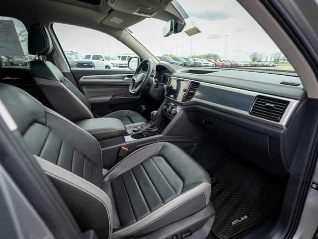 Used 2022 Volkswagen Atlas SEL Premium AWD/4WD image 24