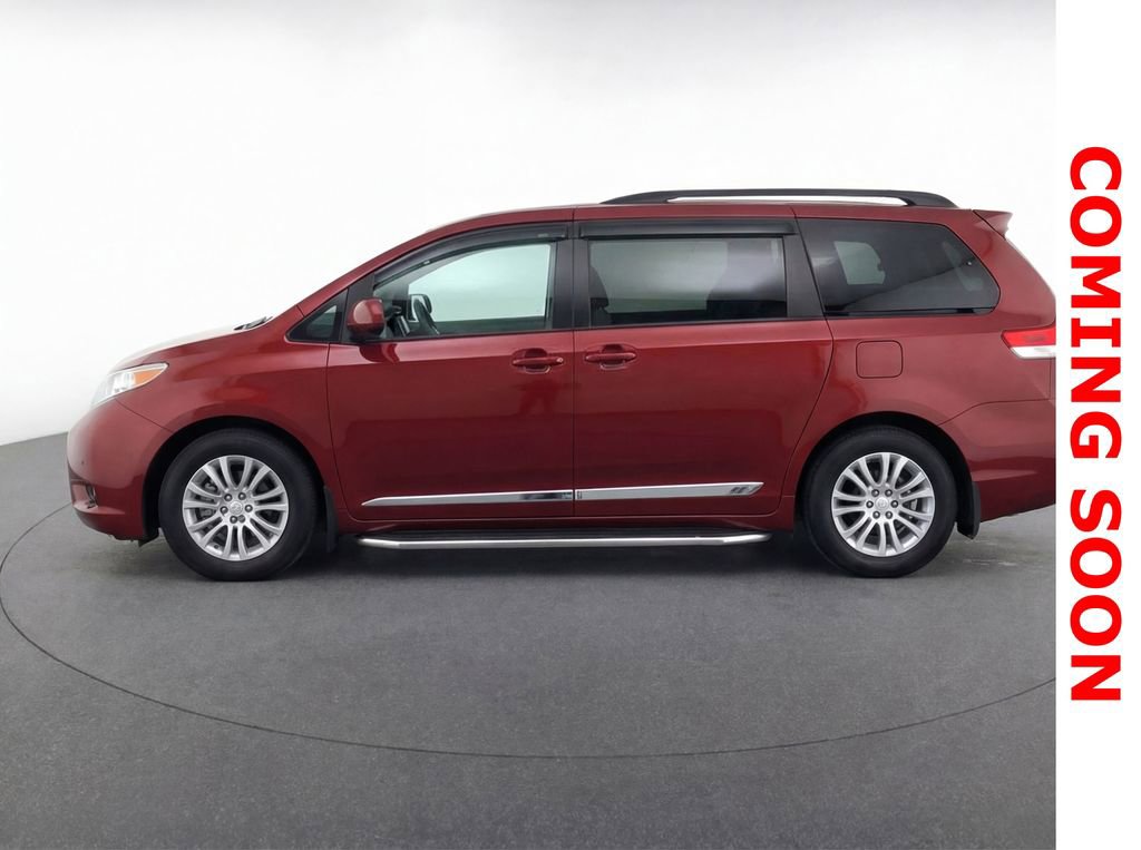 Used 2013 Toyota Sienna XLE image 8