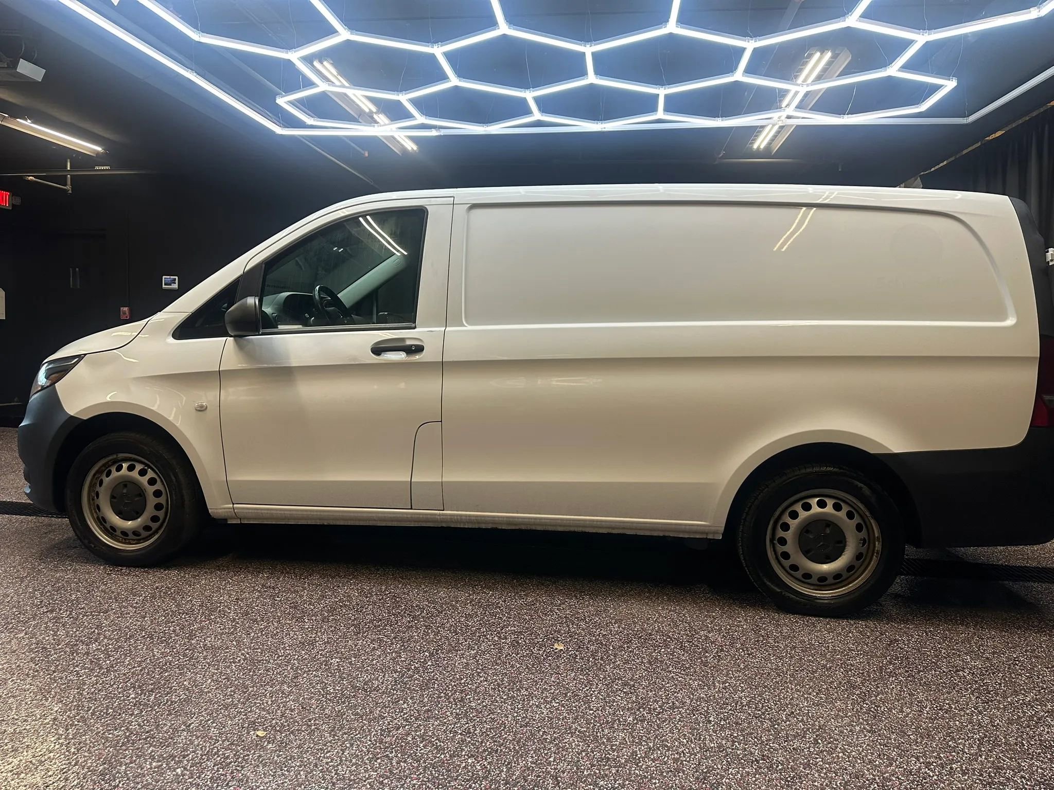 Used 2020 Mercedes-Benz Metris image 4