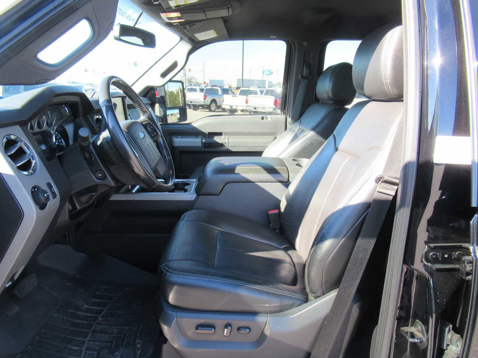 Used 2016 Ford F350 Lariat w/ Lariat Interior Package image 13