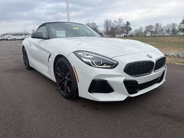 Used 2022 BMW Z4 M40i w/ Premium Package image 2