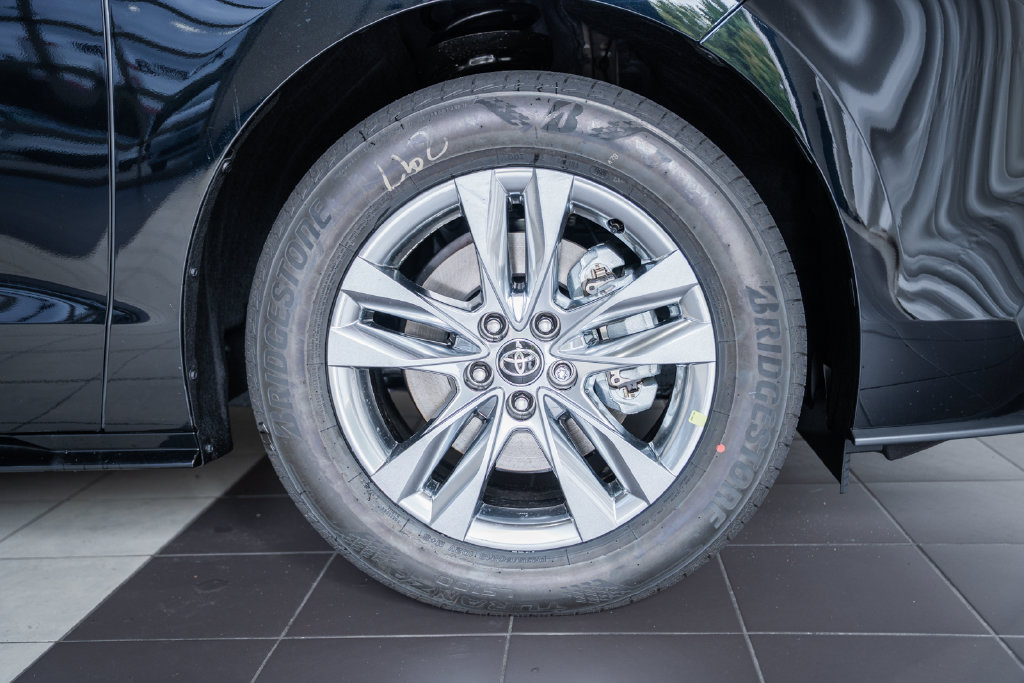 New 2026 Toyota Sienna XLE AWD/4WD image 13