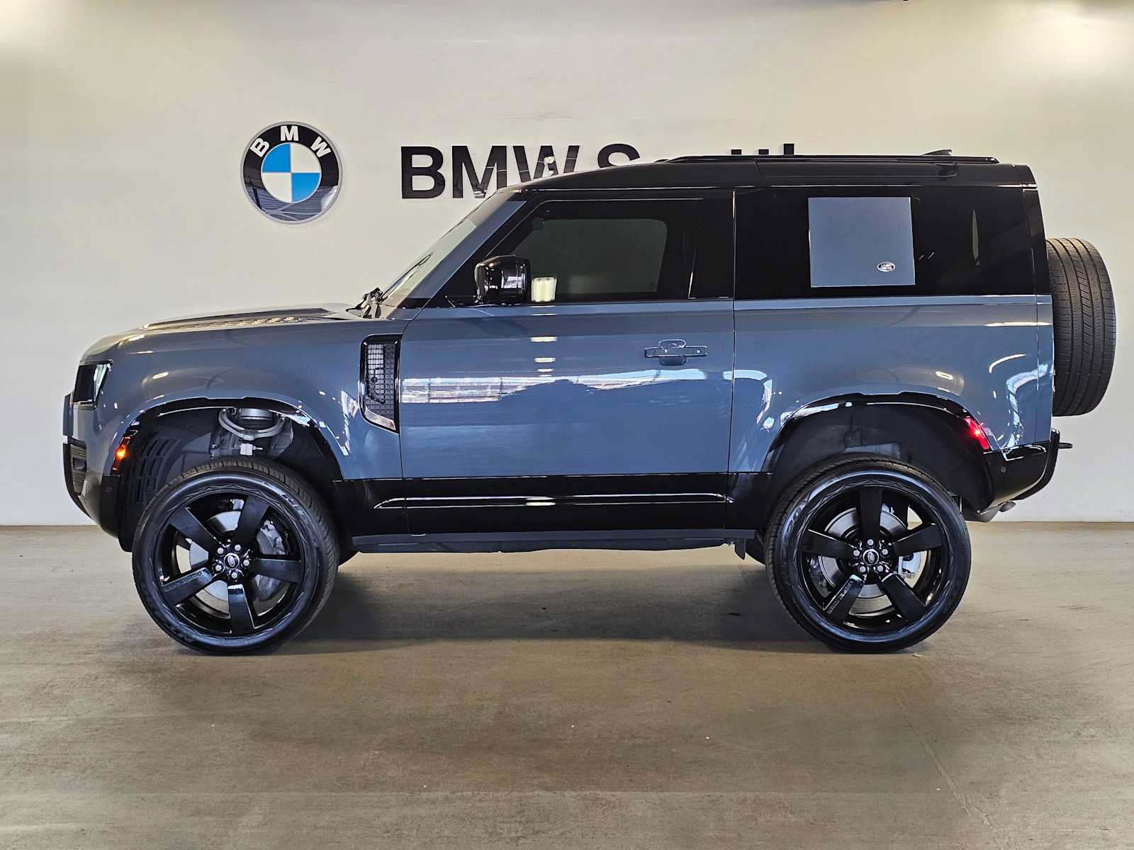 Used 2023 Land Rover Defender 90 X-Dynamic SE AWD/4WD image 3
