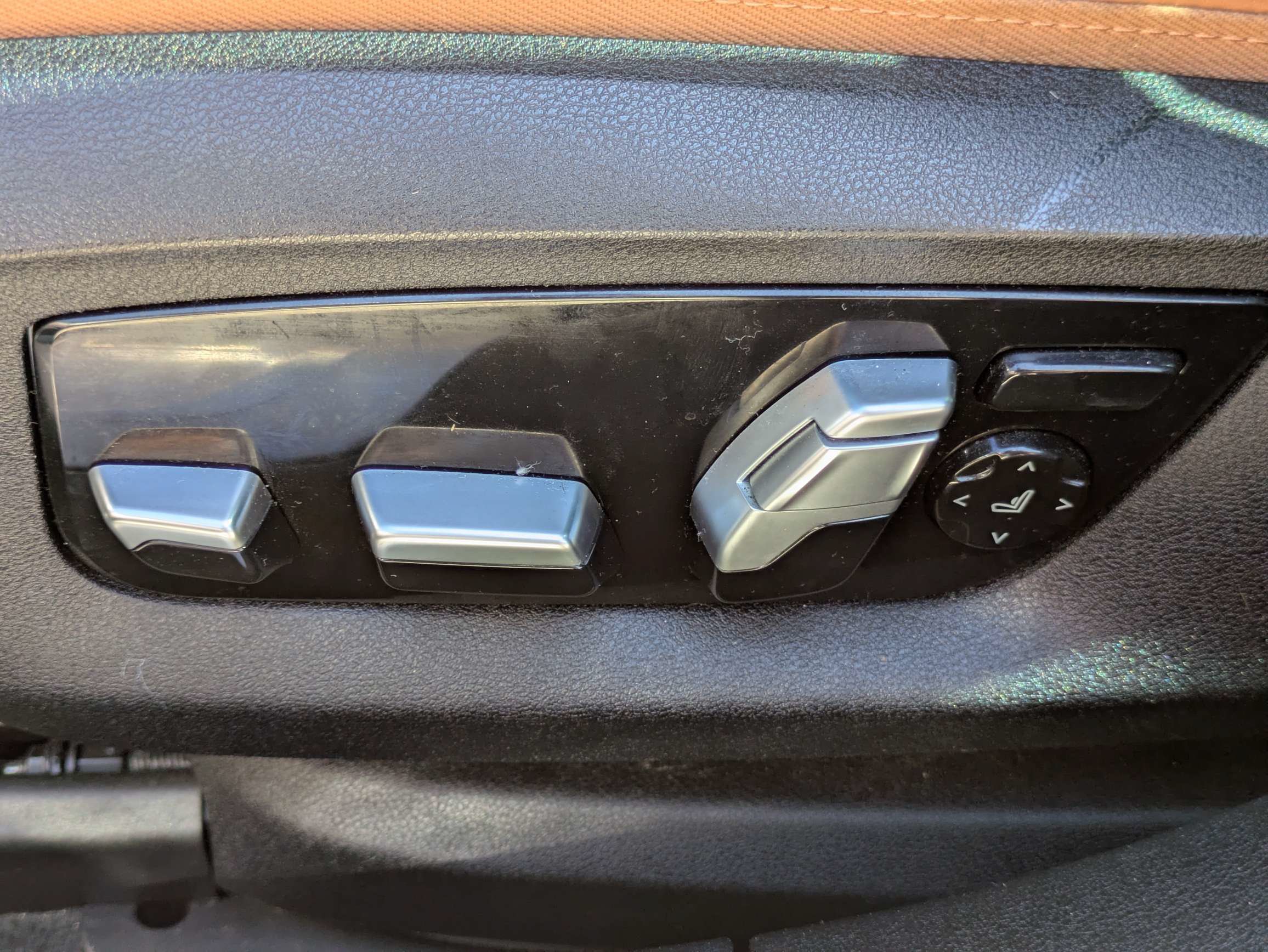 Used 2020 BMW 740i w/ Premium Package RWD image 10