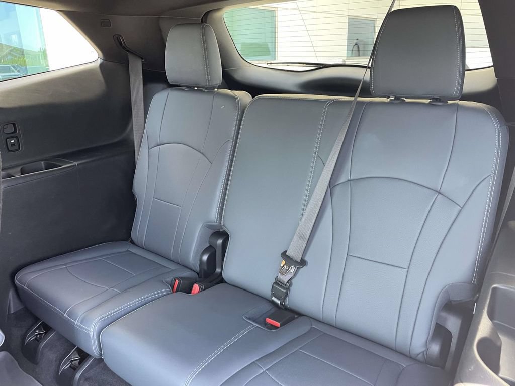 Used 2024 Buick Enclave Essence w/ Sport Touring Edition AWD/4WD image 11
