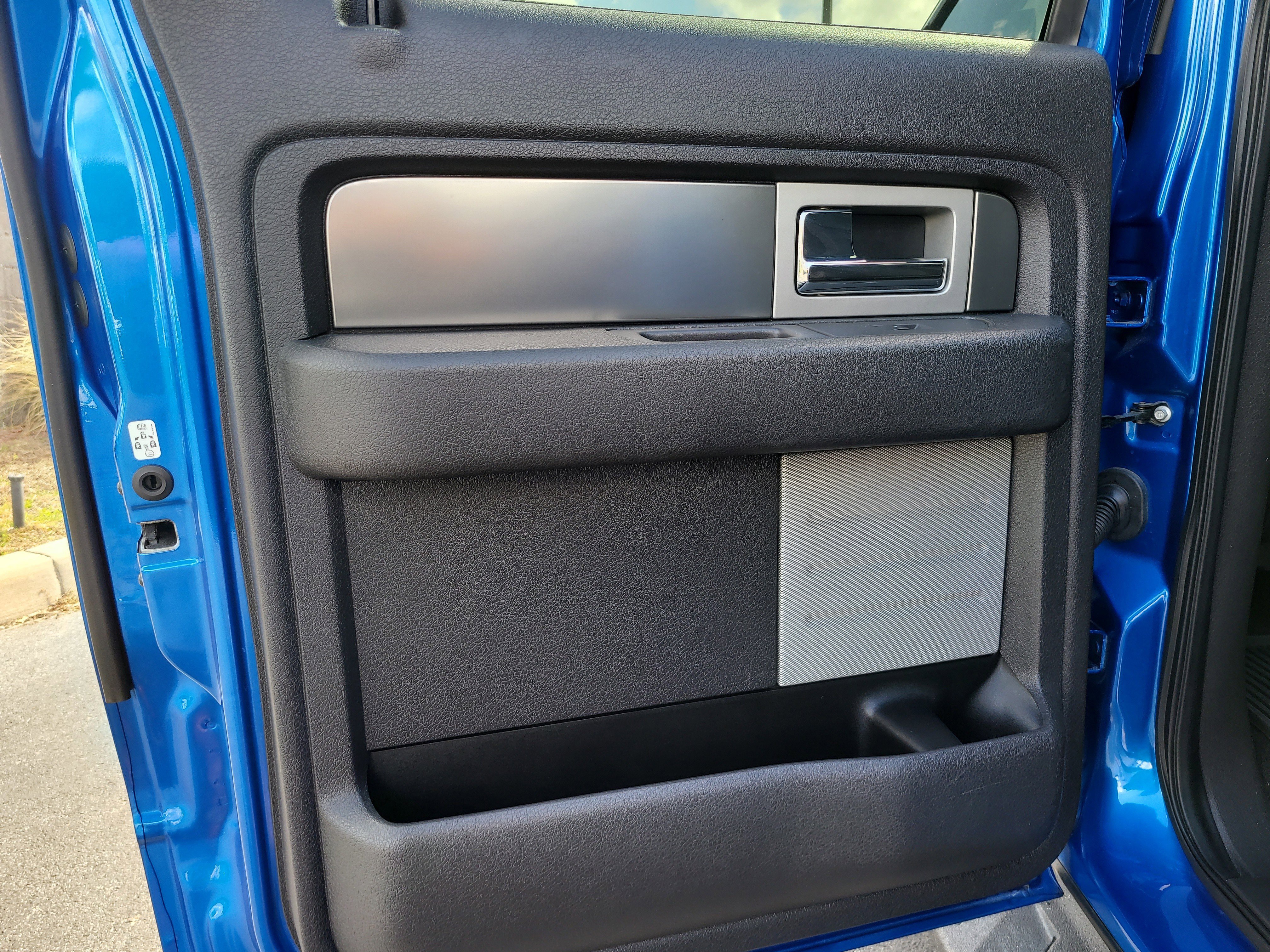 Used 2013 Ford F150 Raptor image 12