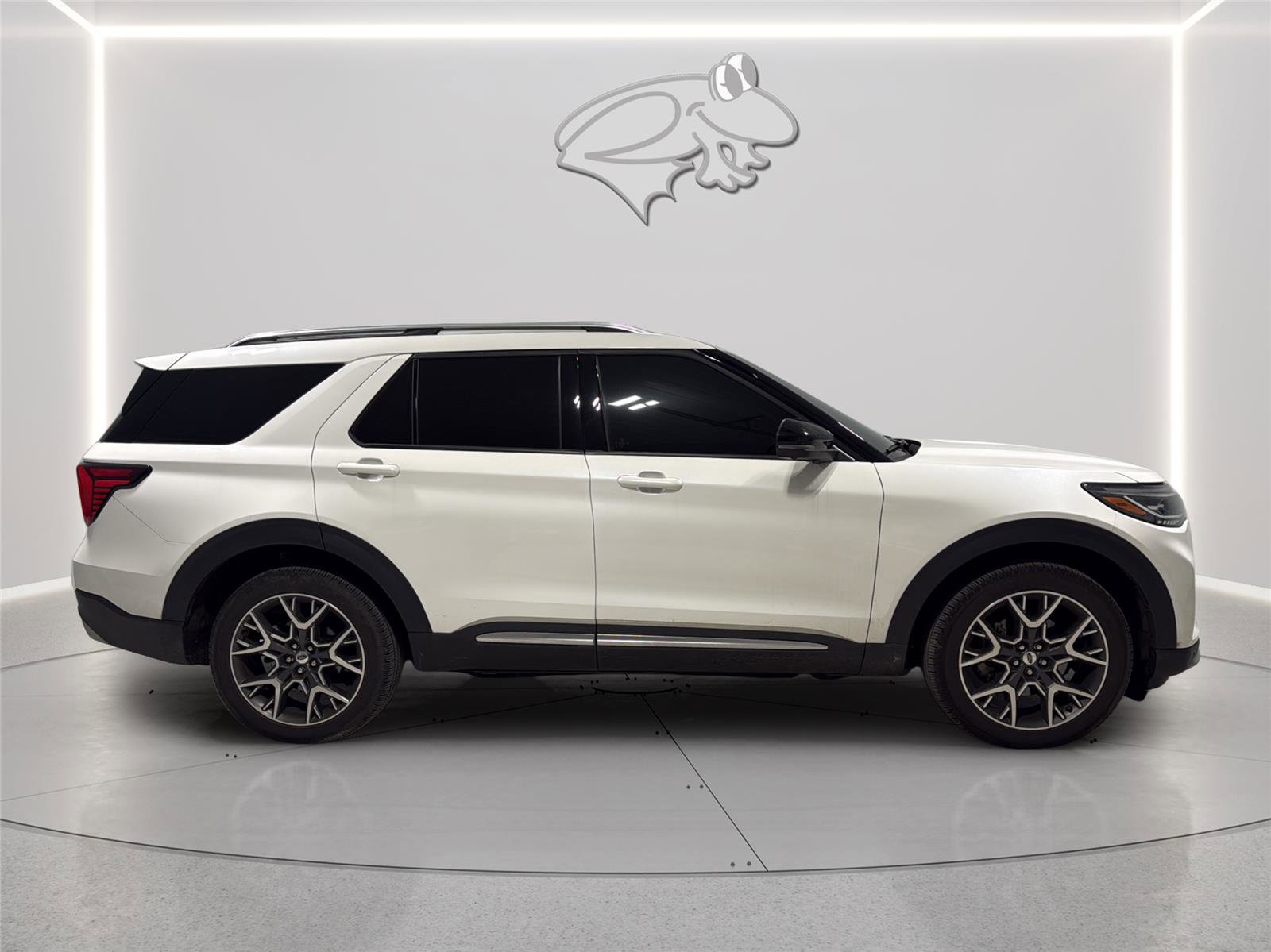 Used 2025 Ford Explorer Platinum w/ Ultimate Package AWD/4WD image 6