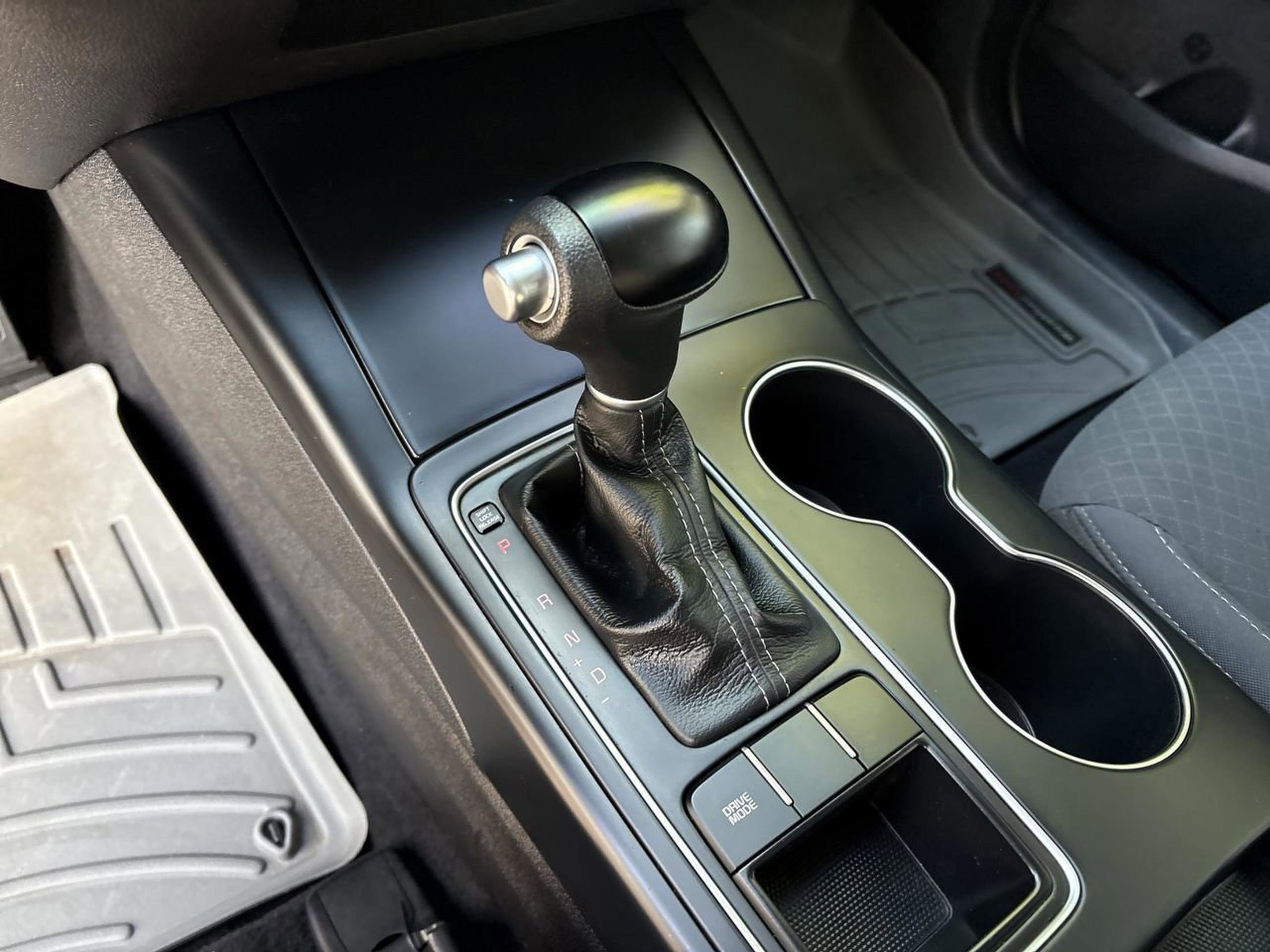 Used 2018 Kia Sorento LX image 16