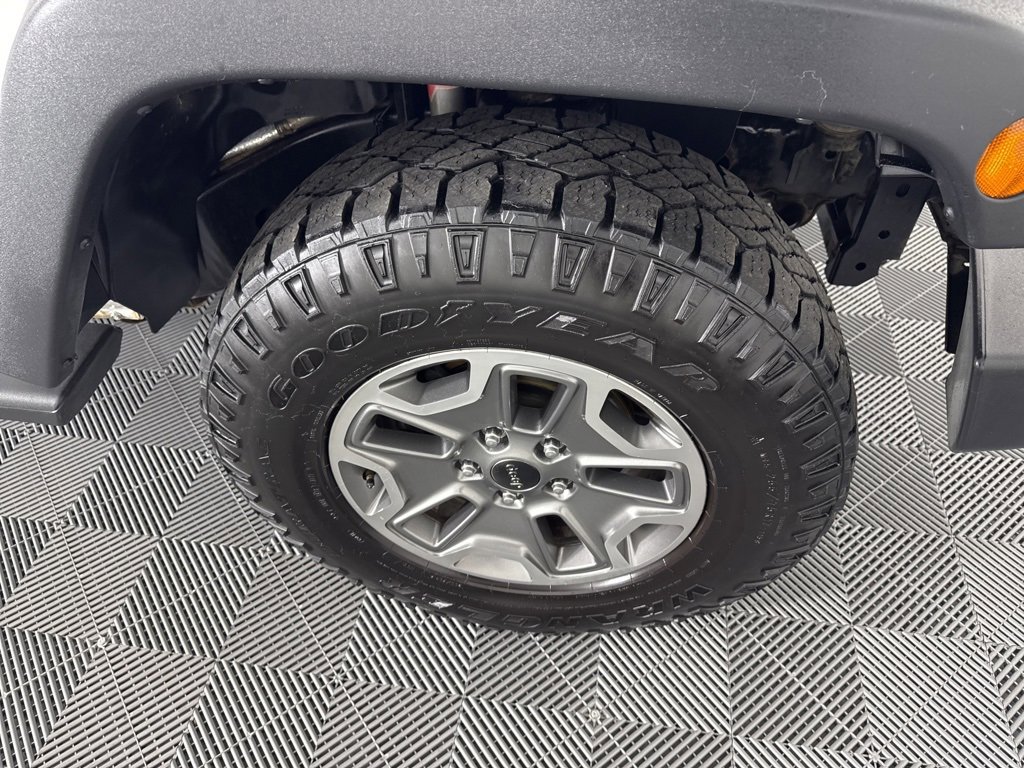 Used 2014 Jeep Wrangler Unlimited Rubicon w/ Max Tow Package image 17