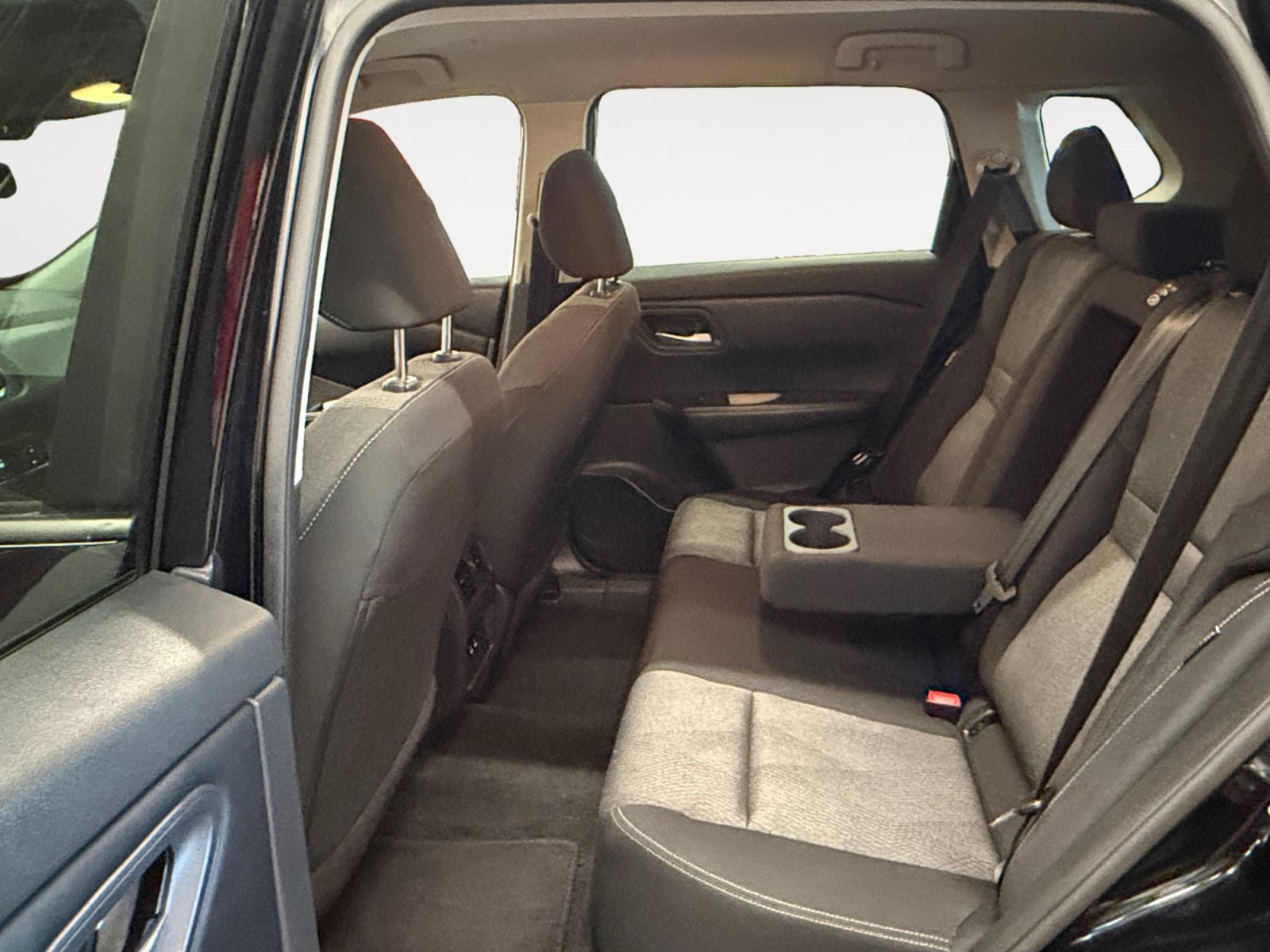 Used 2024 Nissan Rogue SV FWD image 24