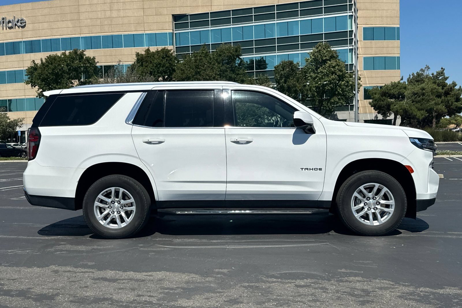 Used 2024 Chevrolet Tahoe LT RWD image 3