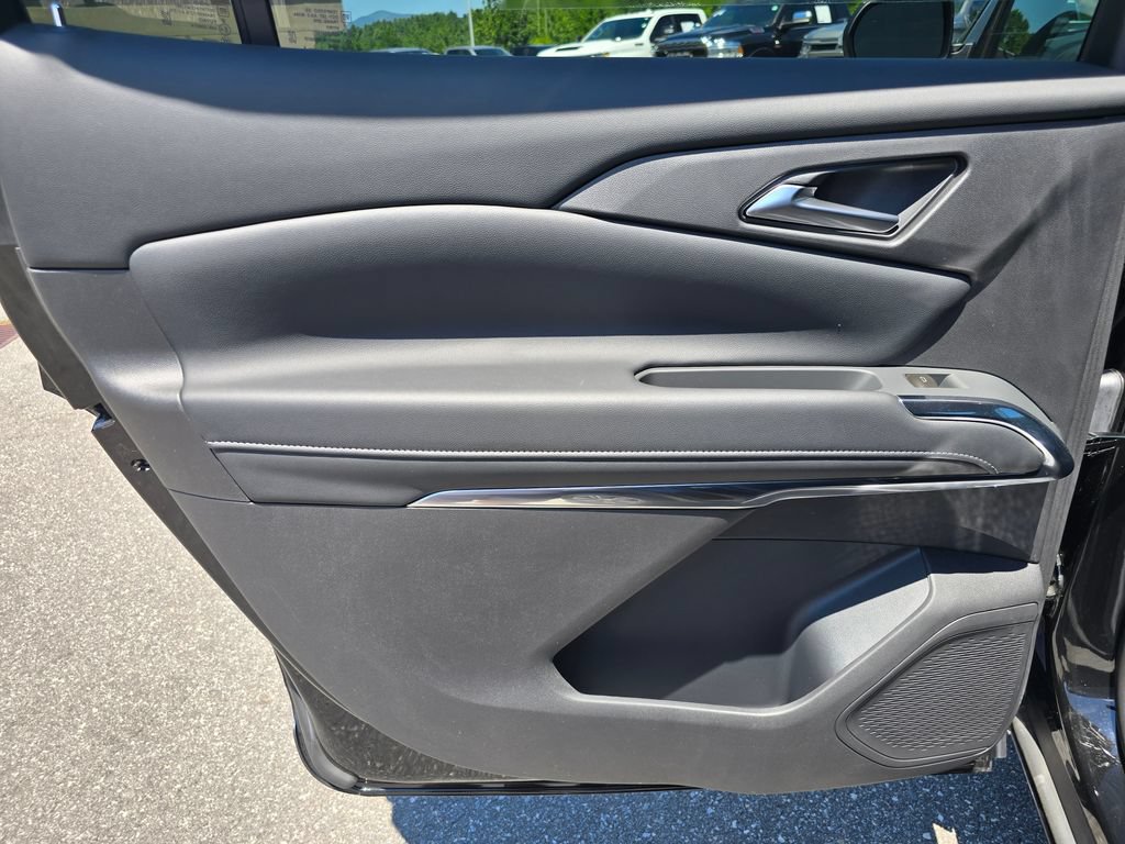 New 2026 Chevrolet Traverse LT w/ Driver Confidence Package FWD image 38