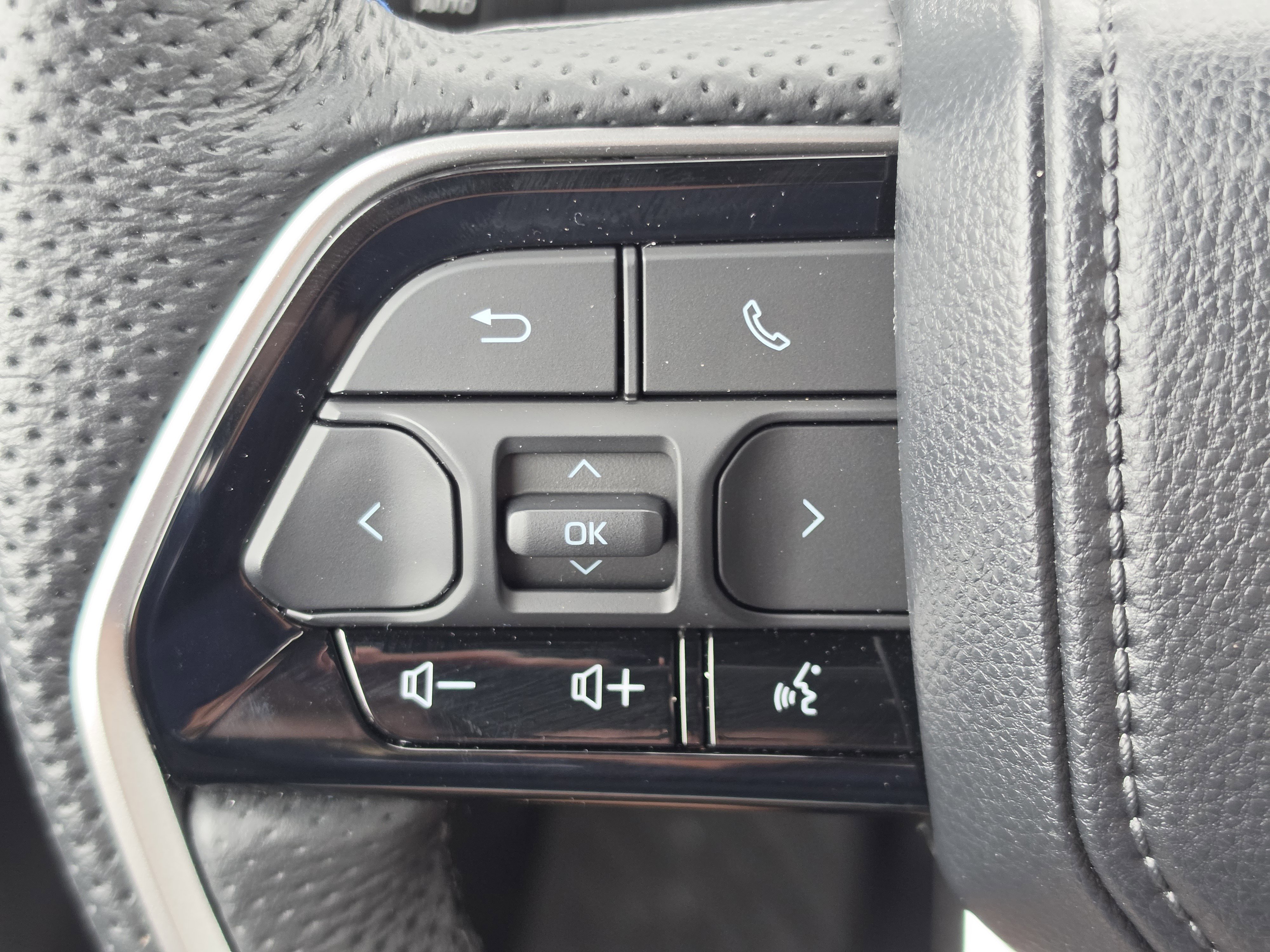 Used 2024 Toyota Tundra Platinum AWD/4WD image 17
