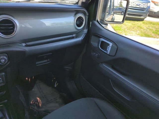 Used 2022 Jeep Wrangler Unlimited Sahara w/ Safety Group AWD/4WD image 17