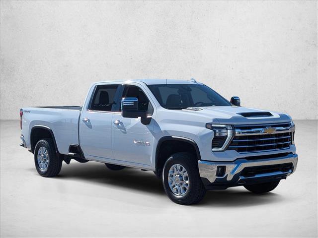 Used 2025 Chevrolet Silverado 2500 LTZ image 3