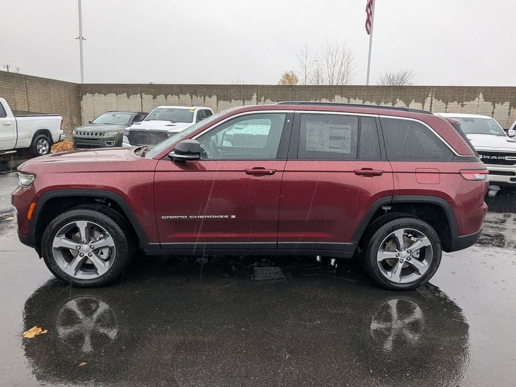 New 2025 Jeep Grand Cherokee Limited w/ Luxury Tech Group II AWD/4WD image 3
