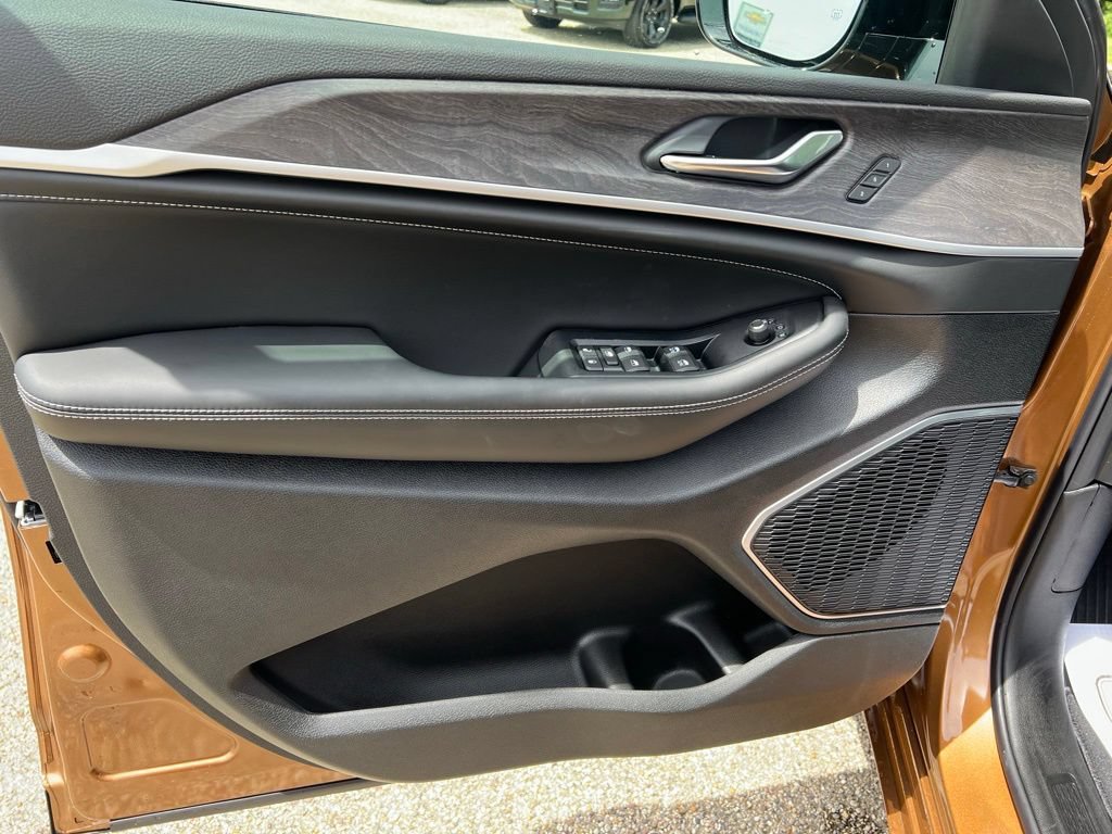 New 2026 Jeep Grand Cherokee L Limited AWD/4WD image 30