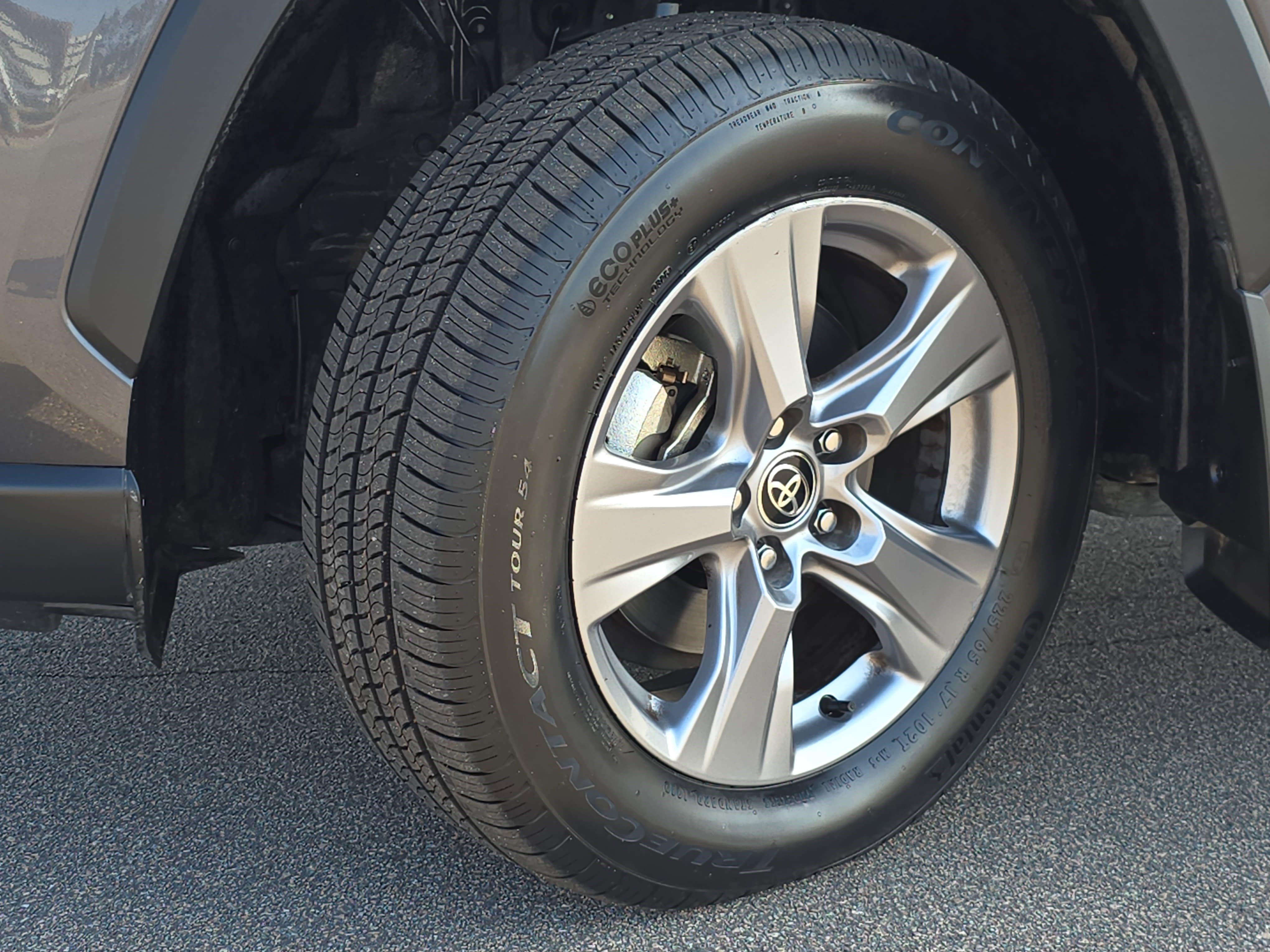 Used 2024 Toyota RAV4 LE image 32