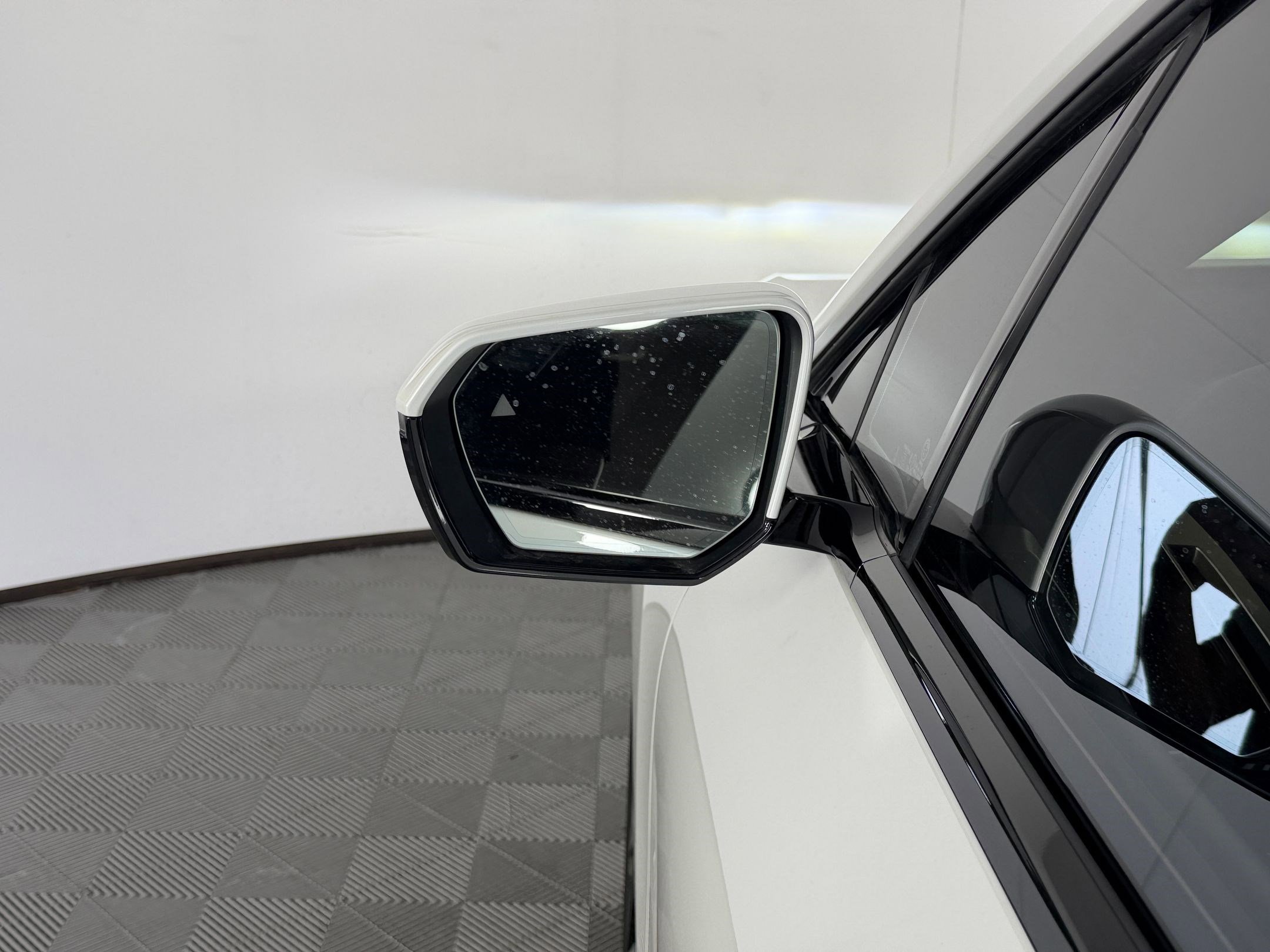 Used 2023 BMW iX xDrive50 w/ Premium Package AWD/4WD image 22