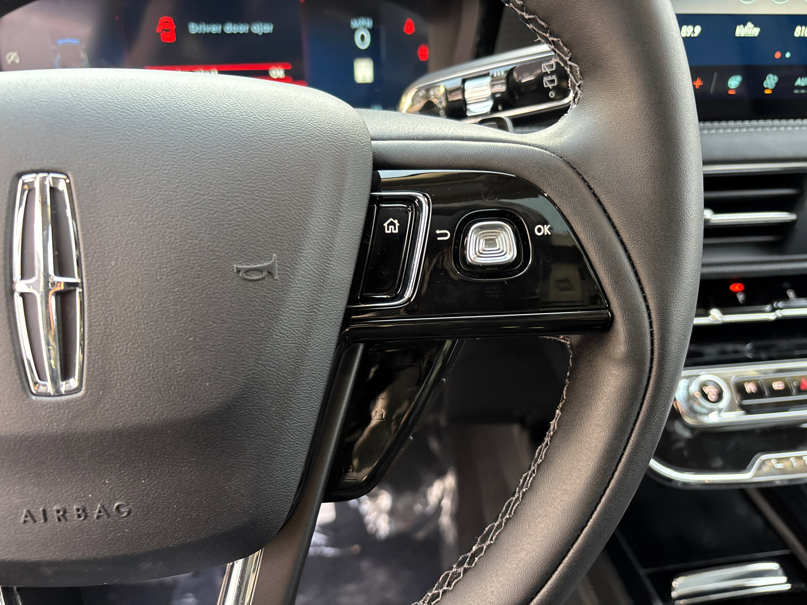 New 2026 Lincoln Corsair Premiere image 18