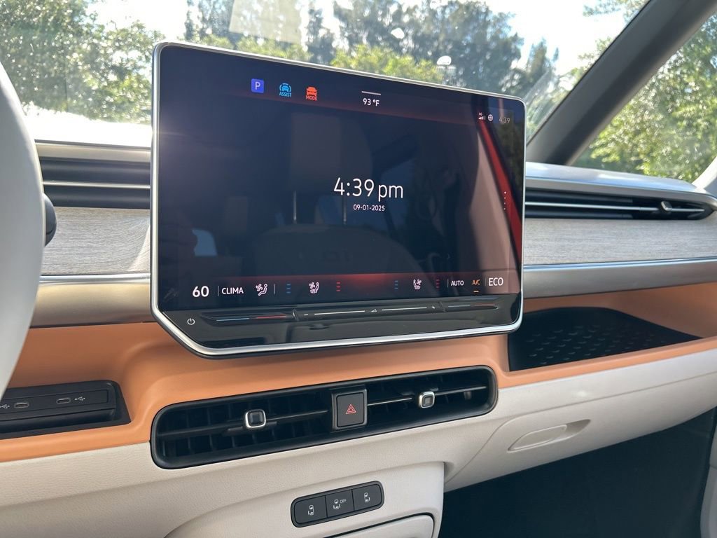 New 2025 Volkswagen ID. Buzz Pro S Plus image 24