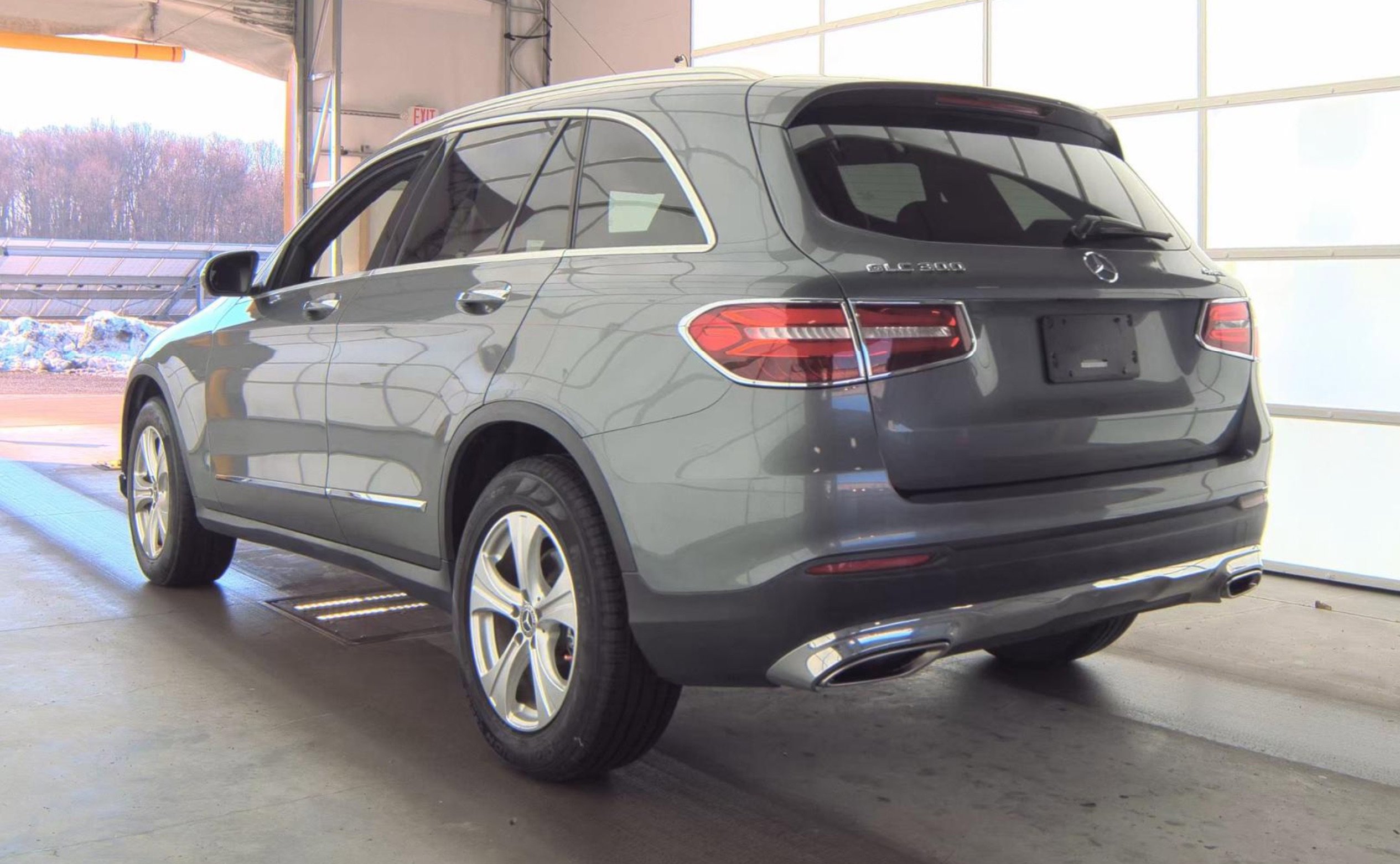 Used 2018 Mercedes-Benz GLC 300 4MATIC w/ Multimedia Package image 5