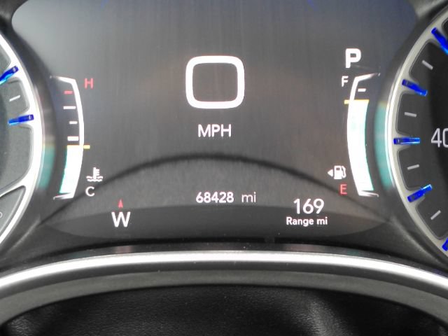Used 2023 Chrysler Pacifica Touring-L FWD image 46
