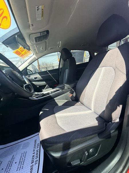 Used 2021 Hyundai Sonata SEL w/ Preferred Accessory Package image 9
