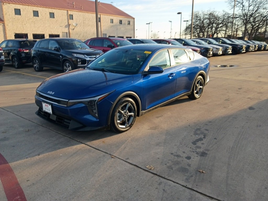 Used 2025 Kia K4 LXS image 1
