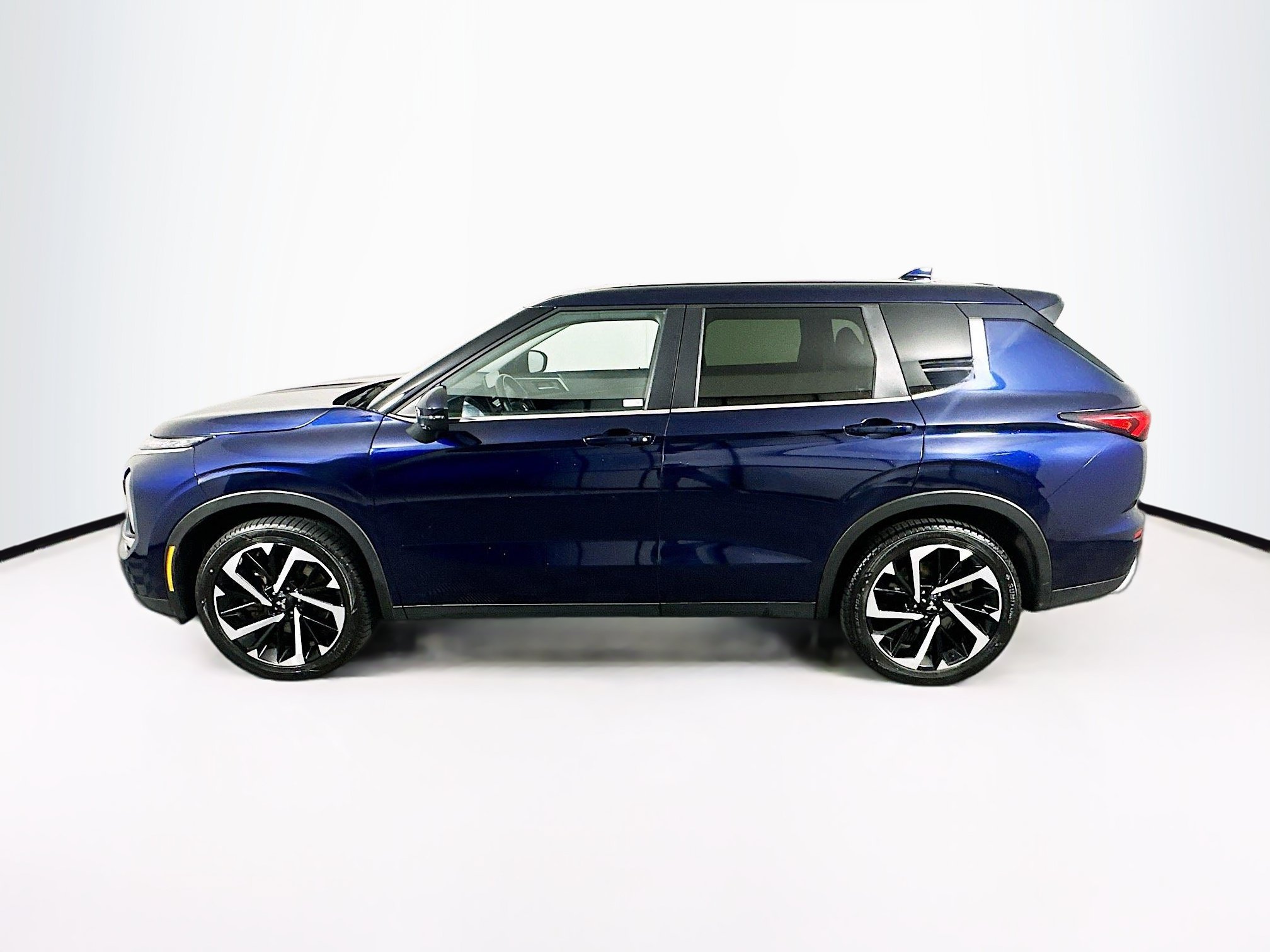 Used 2024 Mitsubishi Outlander SE AWD/4WD image 4