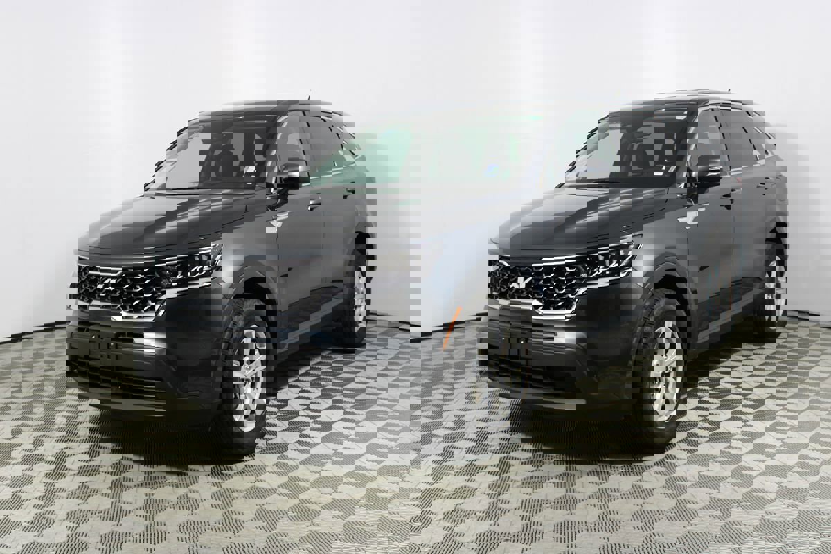 Used 2023 Kia Sorento LX image 19