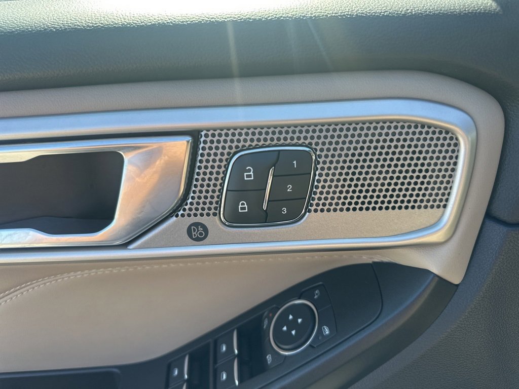 Used 2020 Ford Explorer Limited image 11
