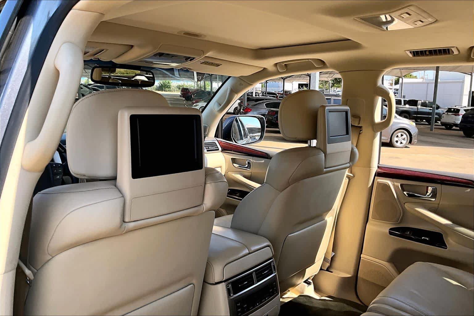 Used 2014 Lexus LX 570 4WD image 34