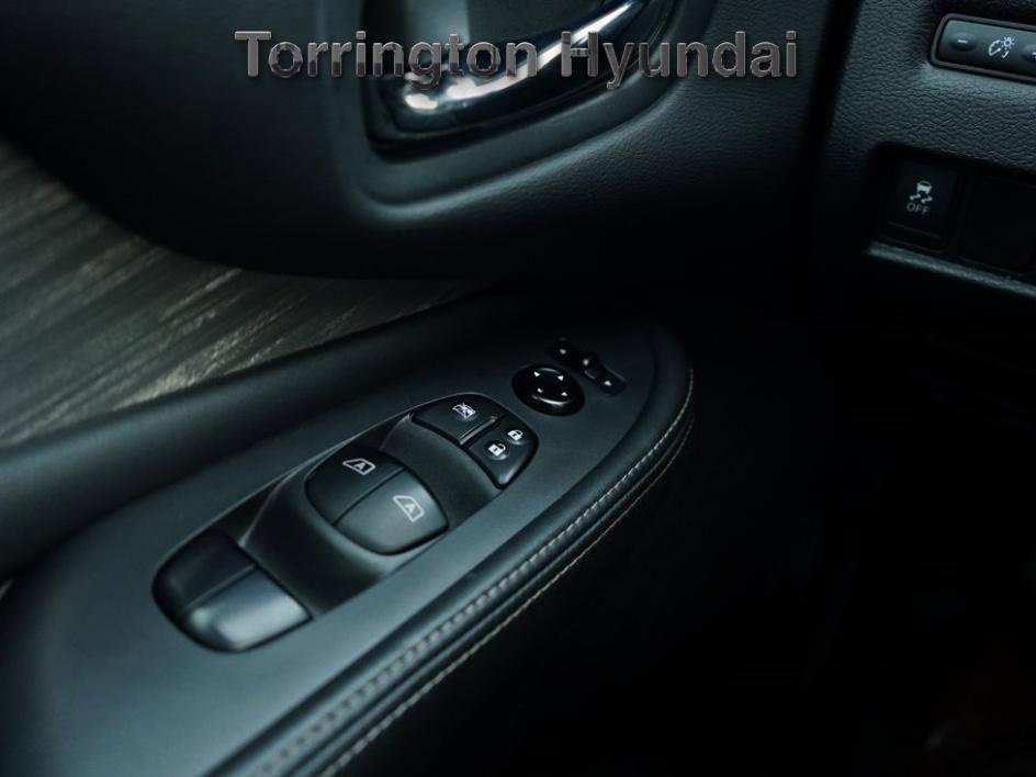 Used 2015 Nissan Murano SV w/ Premium Package image 22