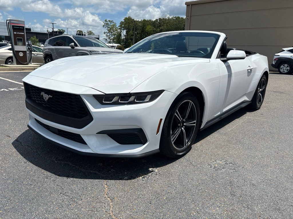 Used 2025 Ford Mustang Premium RWD image 9