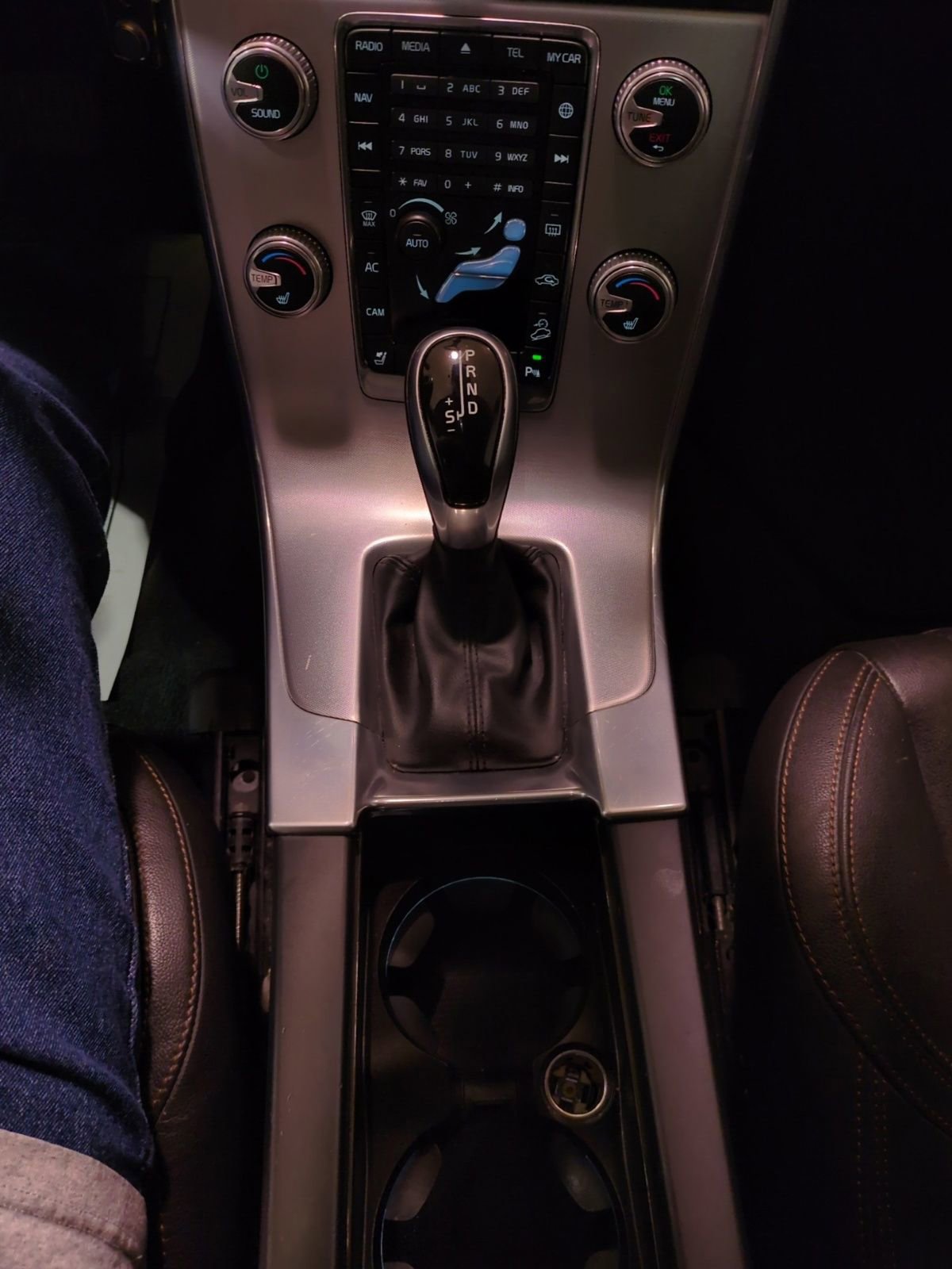 Used 2017 Volvo V60 T5 Cross Country Platinum w/ Climate Package image 20