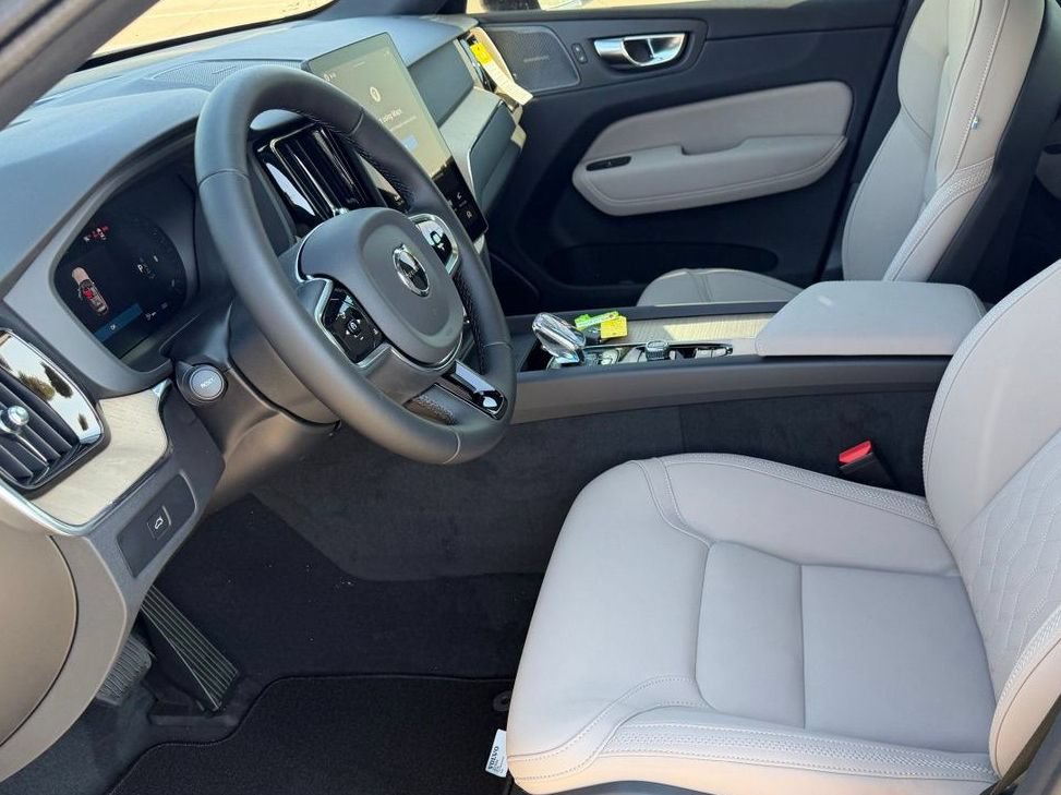New 2027 Volvo XC60 B5 Plus AWD/4WD image 15