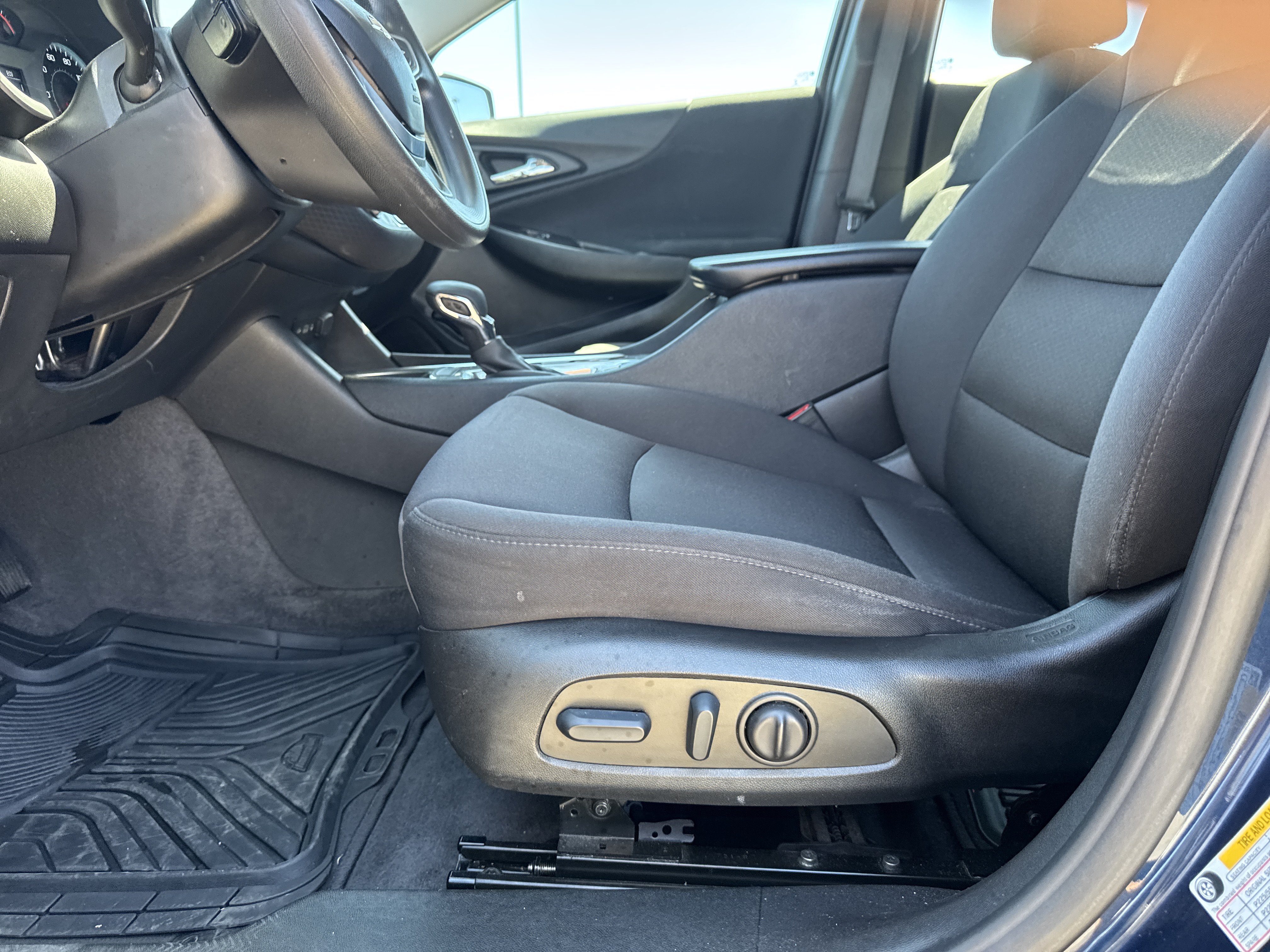 Used 2022 Chevrolet Malibu LT FWD image 17